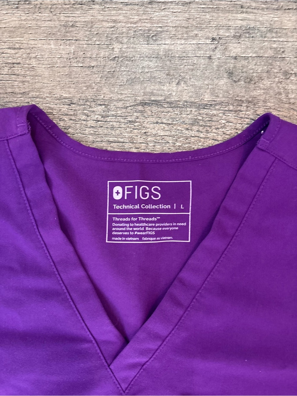 FIGS Women’s Purple Sz:L Preowned V-neck Short-sleeve 183# - Picture 2 of 6